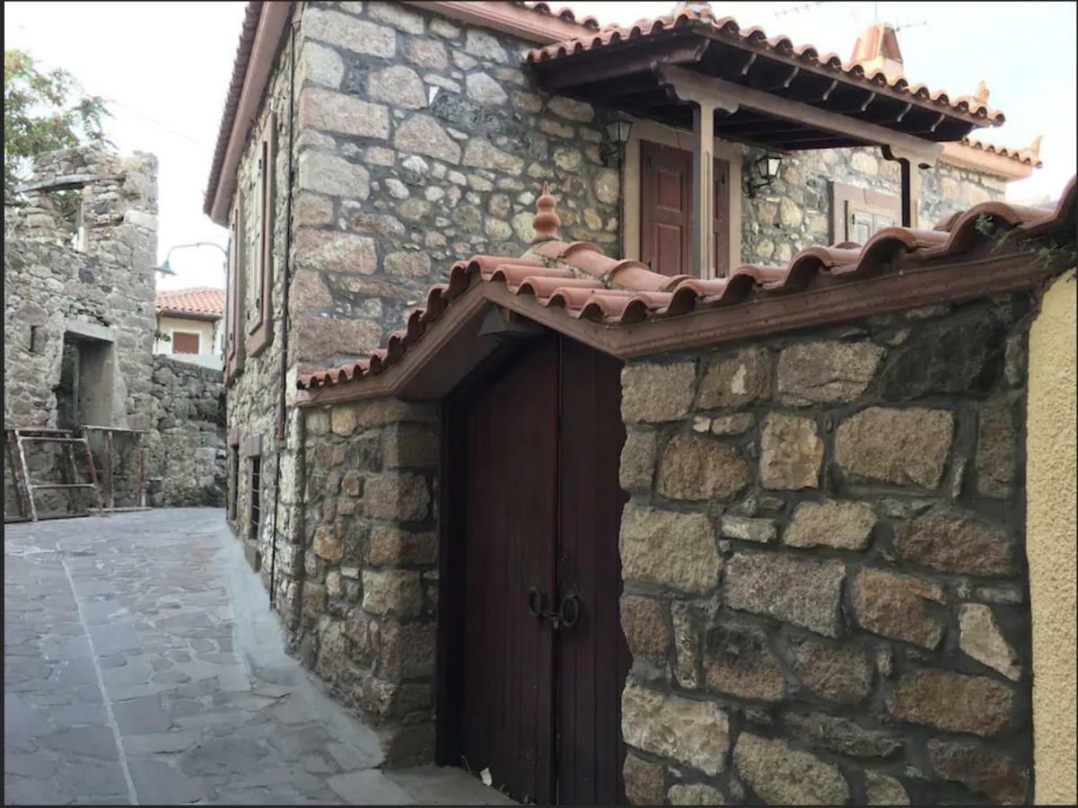 Villa Wood And Stone In The Path Of Lava Antissa Esterno foto