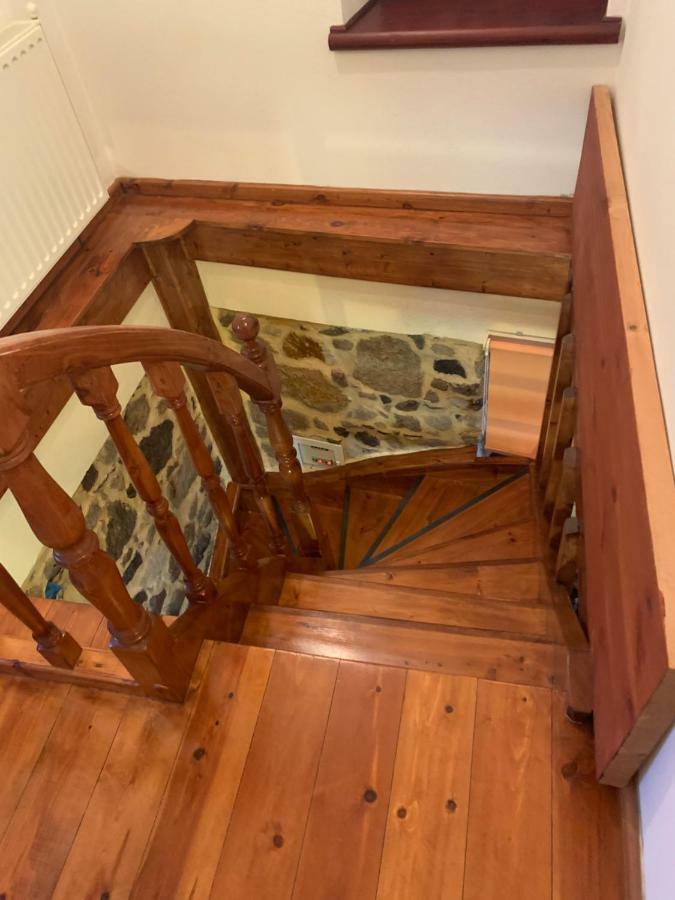 Villa Wood And Stone In The Path Of Lava Antissa Esterno foto